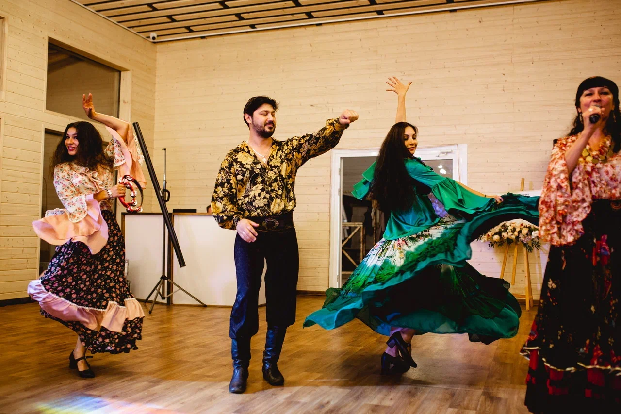 цыганский романс в Нижнем Новгороде на базе отдыха Остров Приключений