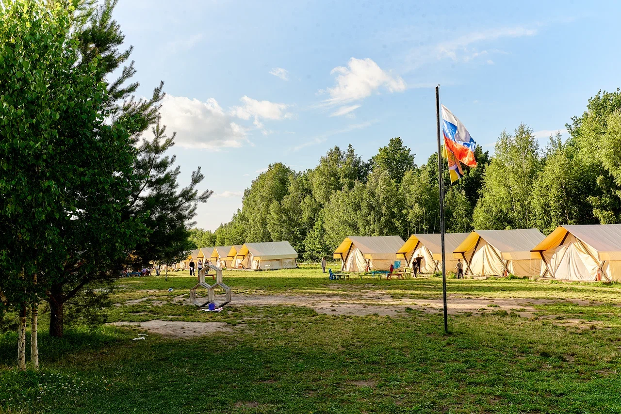 Глэмпинг - палаточный лагерь в нижнем новгороде на базе отдыха остров приключений 3