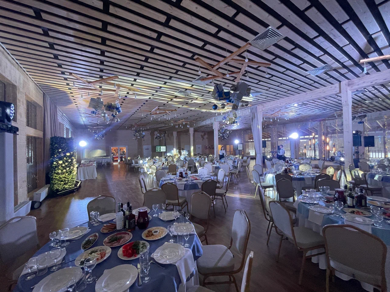 Ресторан Небо в Нижнем Новгороде на базе отдыха остров приключений самый большой ресторан до 1000 человек 10