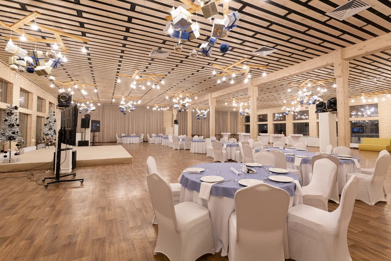 Ресторан Небо в Нижнем Новгороде на базе отдыха остров приключений самый большой ресторан до 1000 человек 4