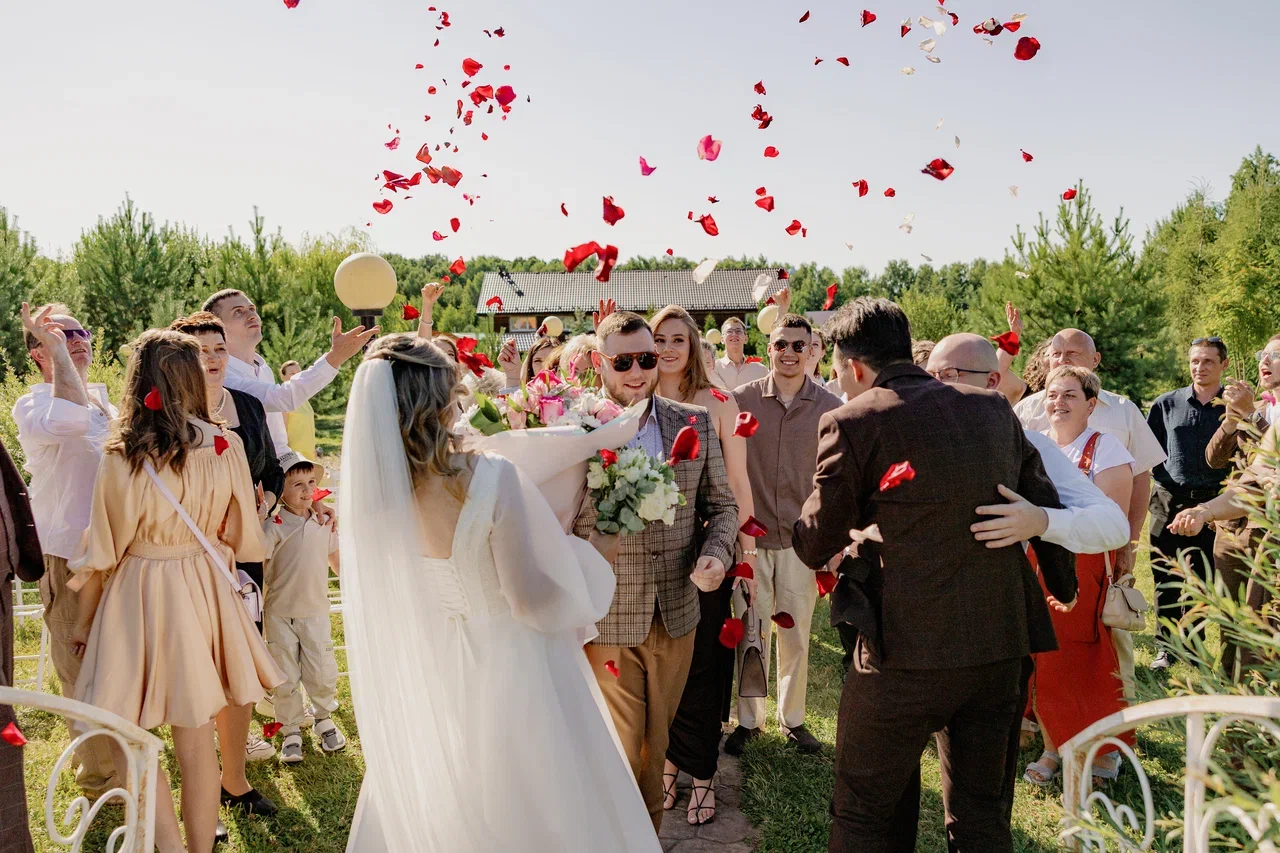 Выездная регистрация в подарок!