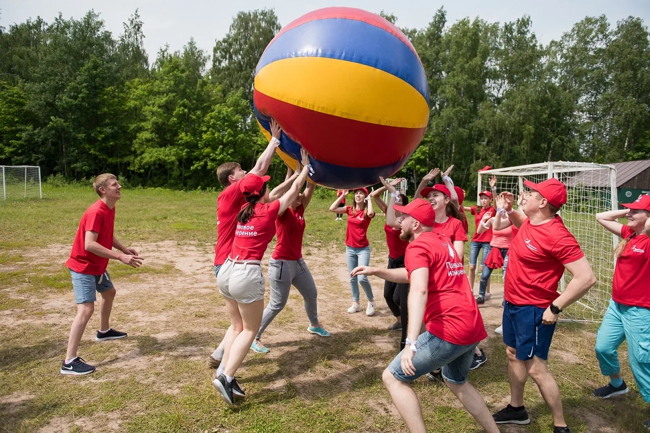 Гигантский волейбол в Нижнем Новгороде на базе отдыха Остров Приключений