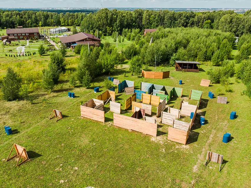 Площадка для лазертага на базе отдыха в Нижегородской области