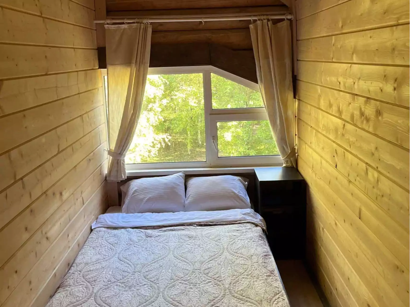 Второй этаж спальные места в коттедже нижний новгород на базе отдыха остров приключений