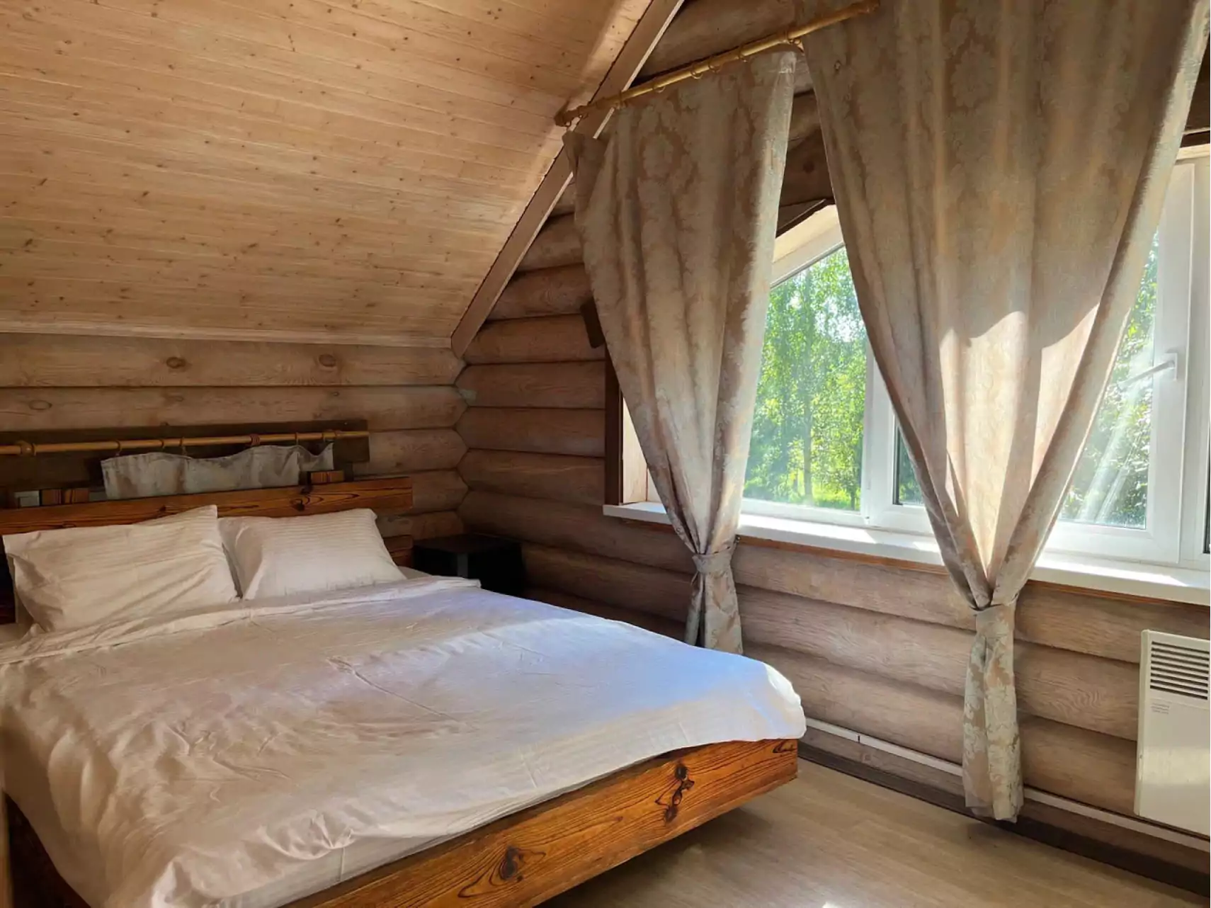 Второй этаж спальные места в коттедже нижний новгород на базе отдыха остров приключений