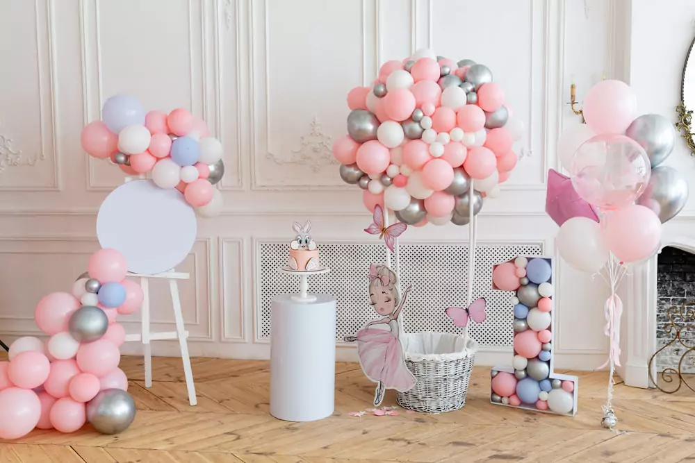 фотозона из шариков в Нижнем Новгороде на базе отдыха Остров Приключений