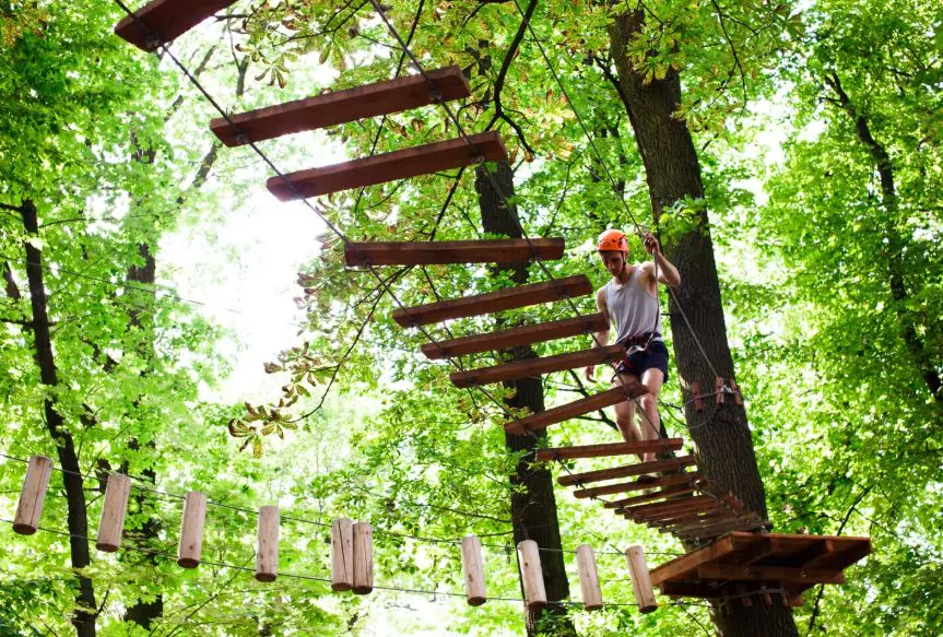 Соревнования по спортивной полосе препятствий в Нижнем Новгороде на базе отдыха Остров Приключений